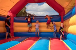 Spaß mit der Hüpfburg